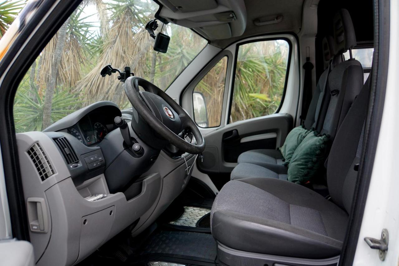 On Road- Feel Freedom With Campervan! Guincho  Eksteriør billede