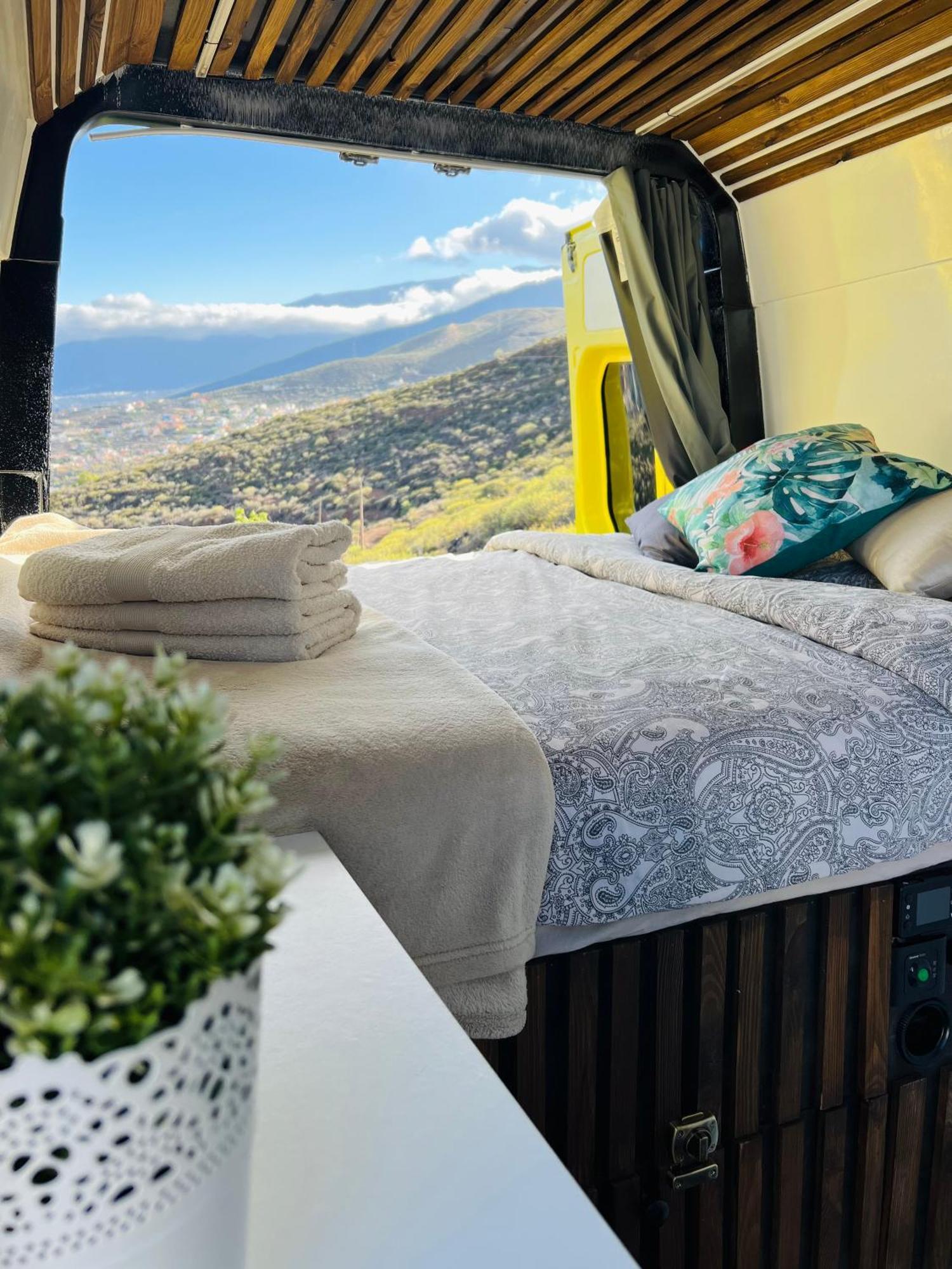 On Road- Feel Freedom With Campervan! Guincho  Eksteriør billede