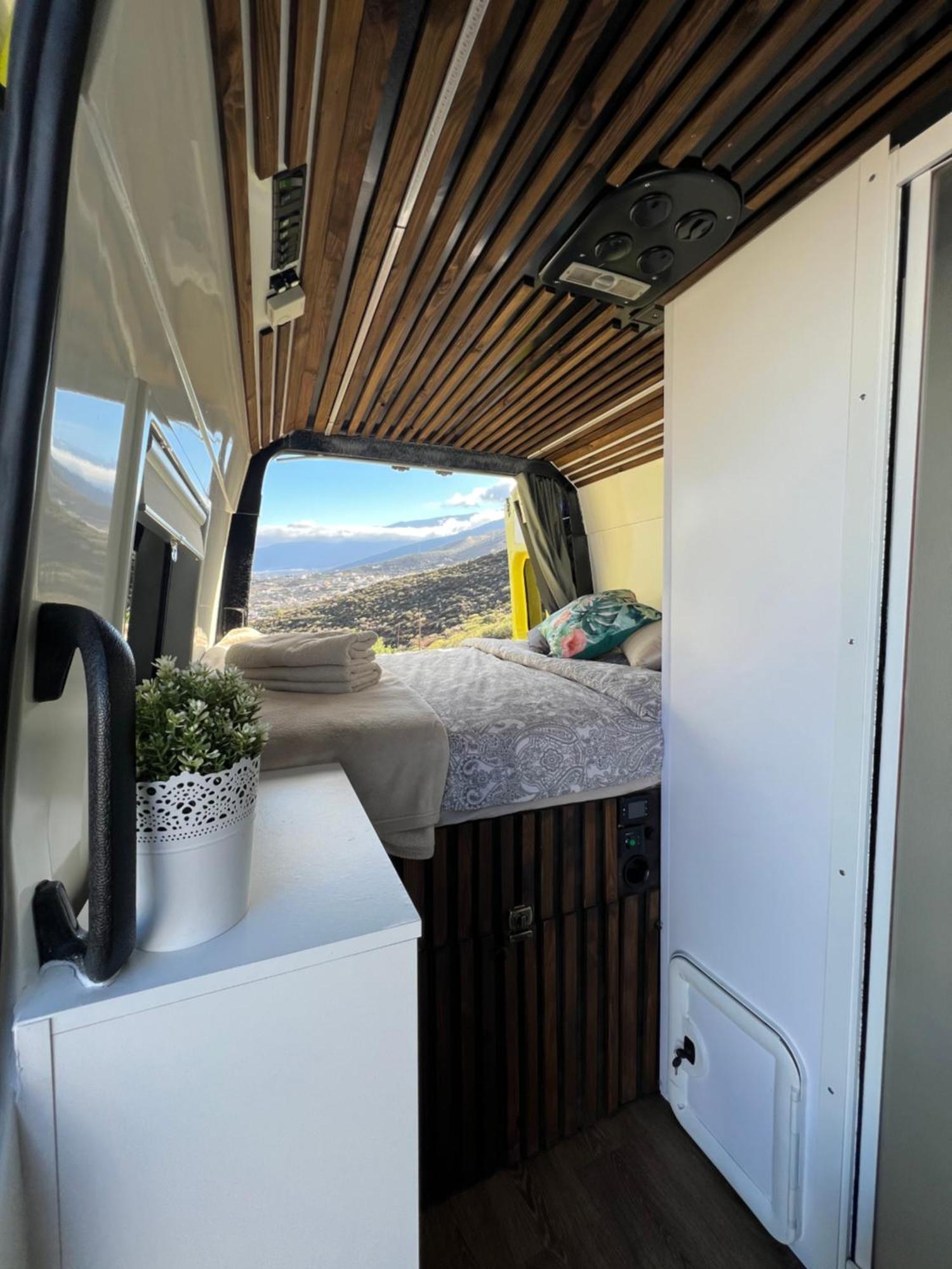 On Road- Feel Freedom With Campervan! Guincho  Eksteriør billede