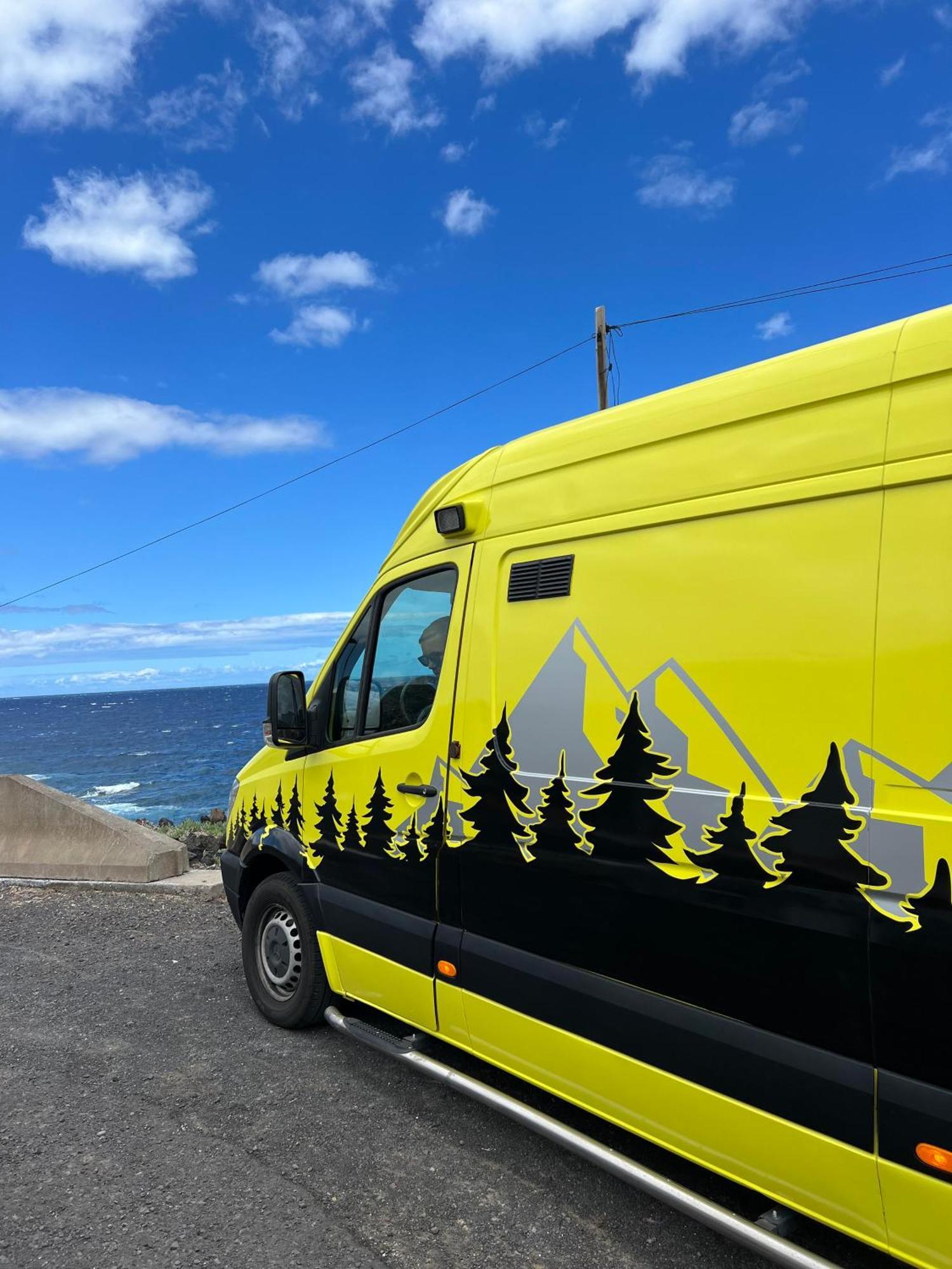 On Road- Feel Freedom With Campervan! Guincho  Eksteriør billede