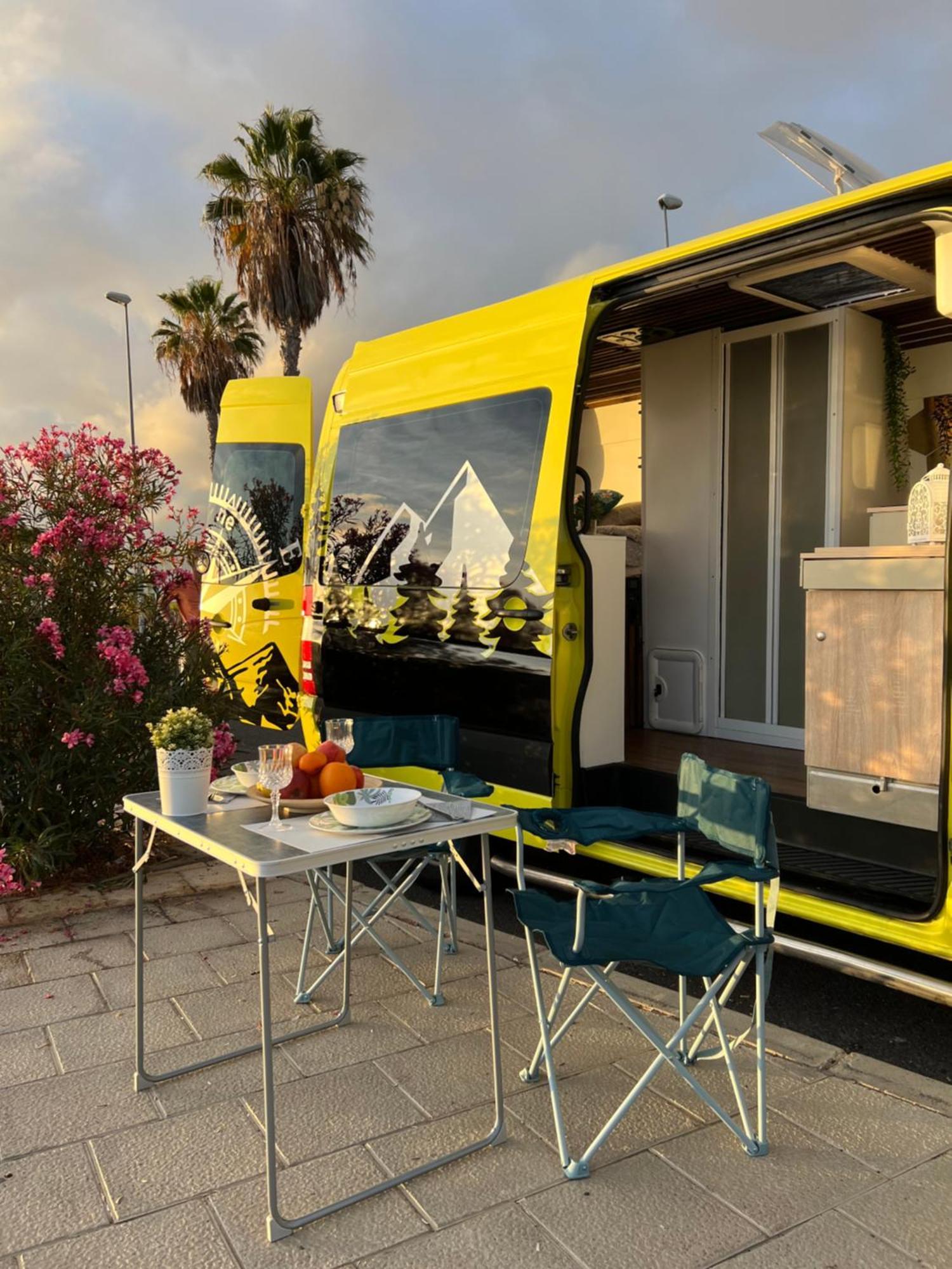 On Road- Feel Freedom With Campervan! Guincho  Eksteriør billede