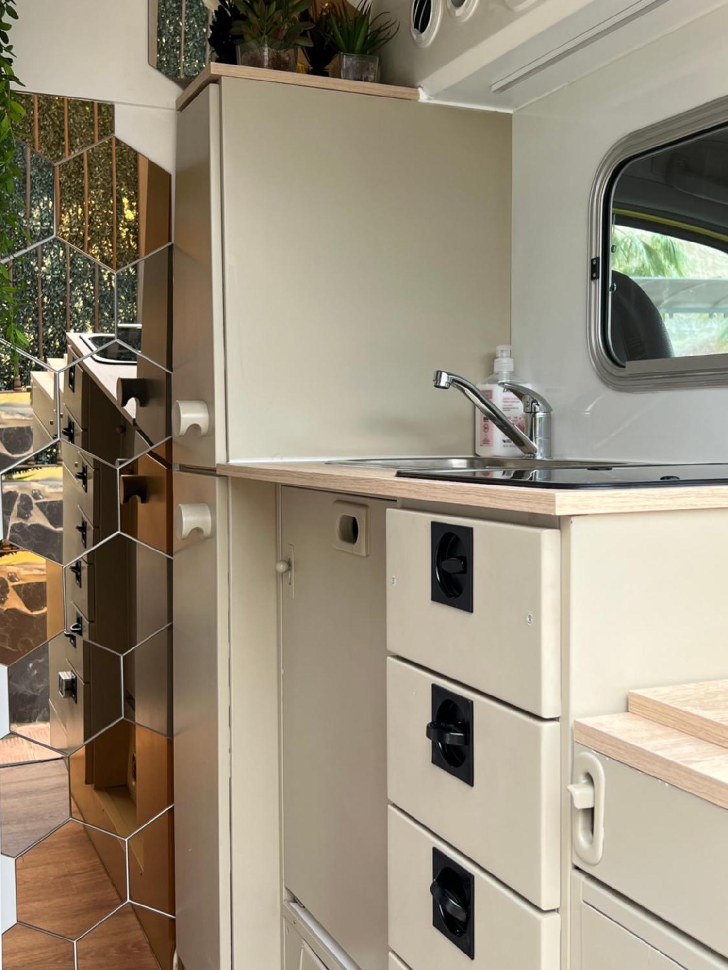 On Road- Feel Freedom With Campervan! Guincho  Eksteriør billede