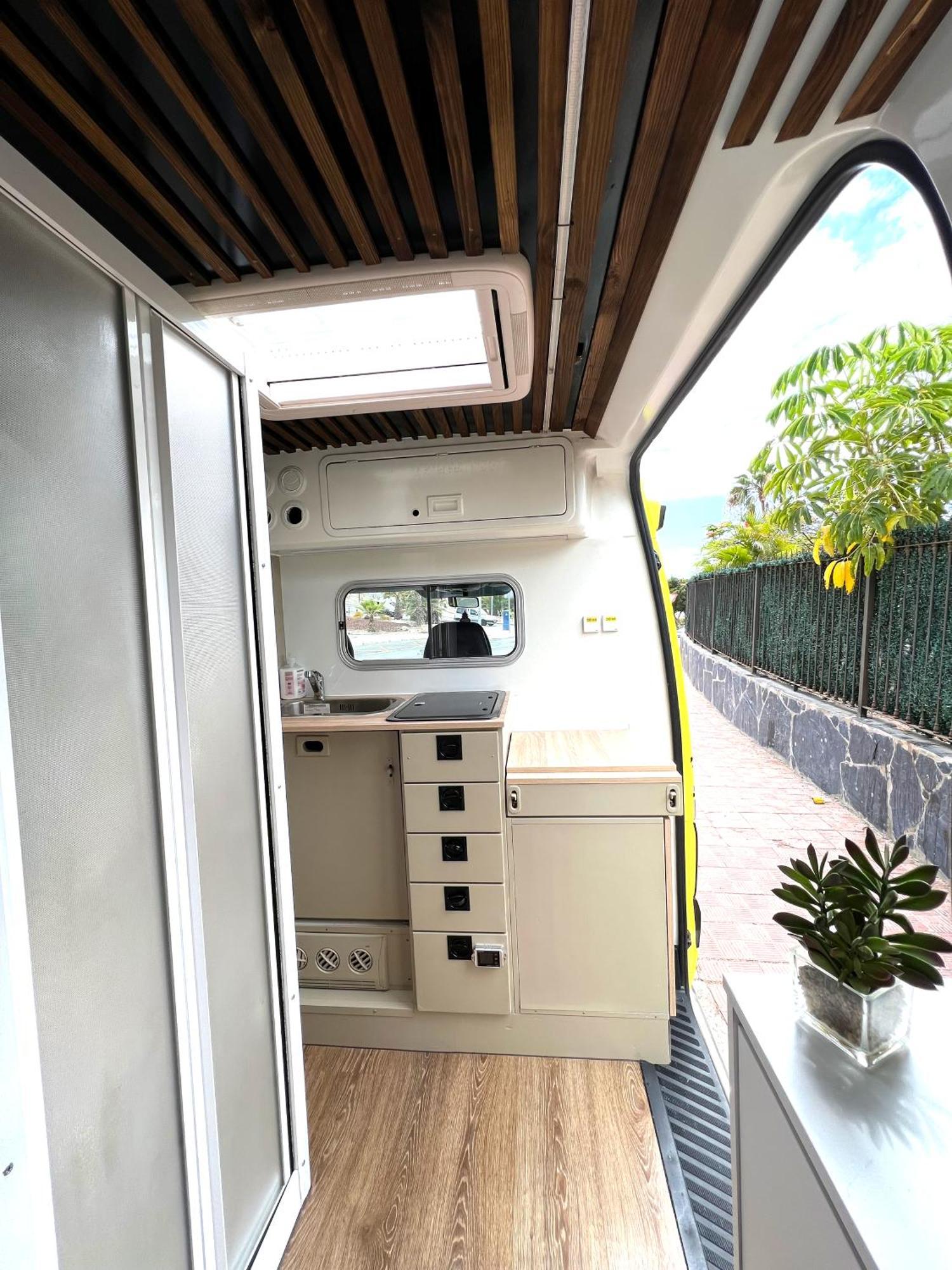 On Road- Feel Freedom With Campervan! Guincho  Eksteriør billede