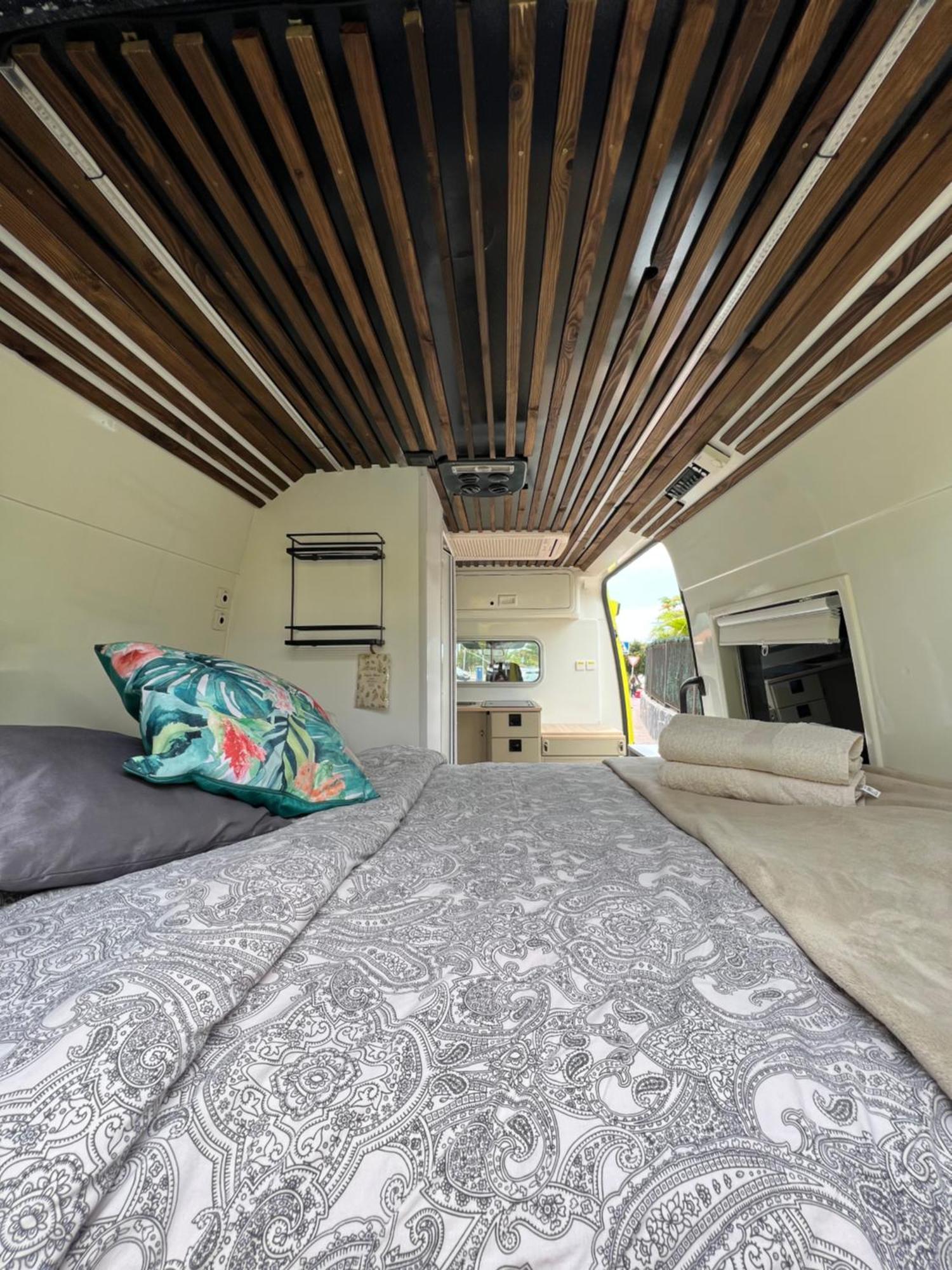 On Road- Feel Freedom With Campervan! Guincho  Eksteriør billede